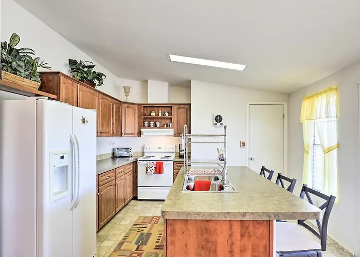 Holiday home Quiet Retreat ~ 3 Mi To Historic Dtwn!