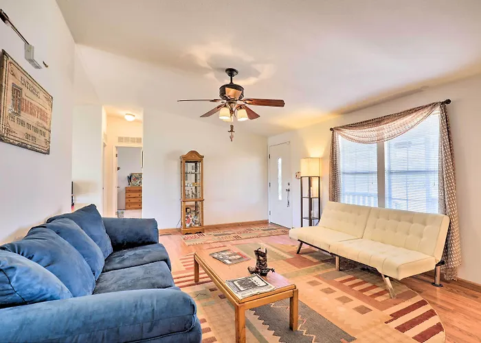 Quiet Retreat ~ 3 Mi To Historic Dtwn!